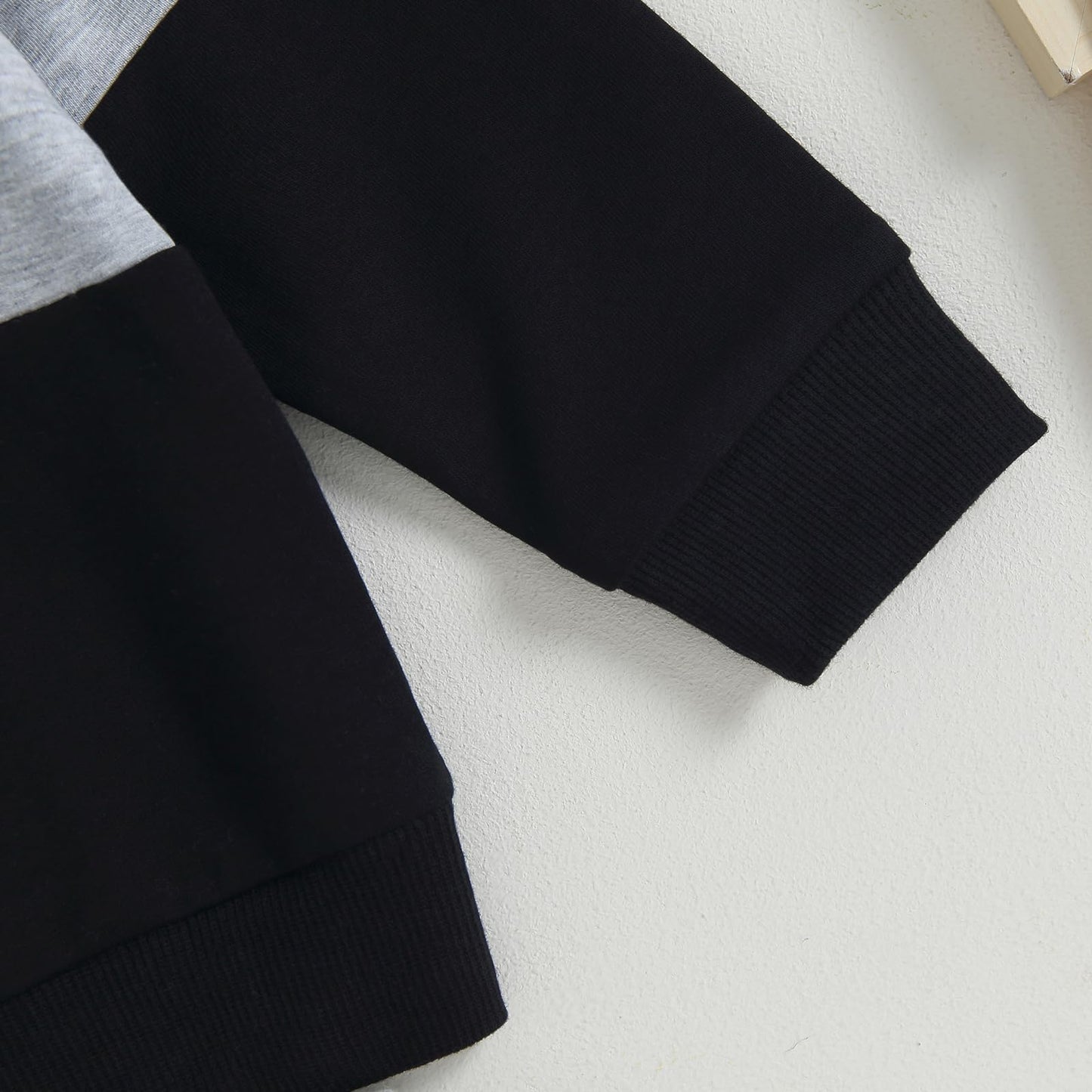 Kupretty Conjunto de sudadera de manga larga con bloques de color y pantalones deportivos para bebé niño
