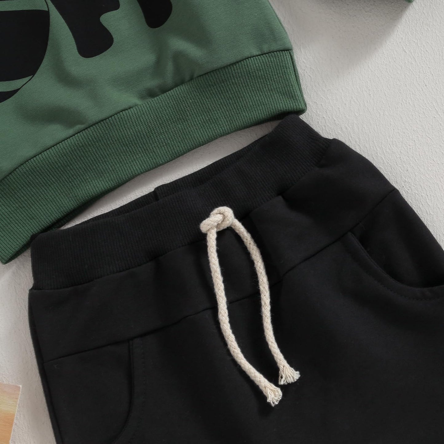 Kupretty Conjunto de sudadera de manga larga con bloques de color y pantalones deportivos para bebé niño