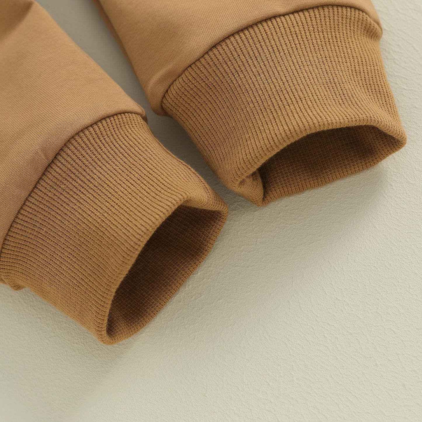 Kupretty Conjunto de sudadera de manga larga con bloques de color y pantalones deportivos para bebé niño