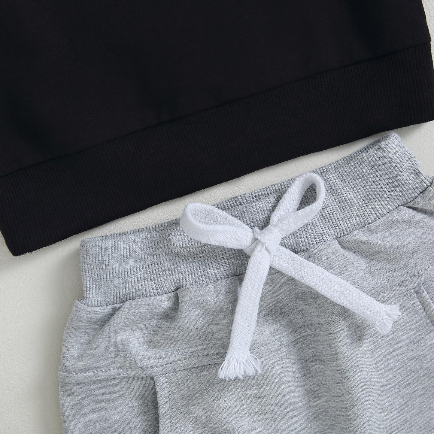 Kupretty Conjunto de sudadera de manga larga con bloques de color y pantalones deportivos para bebé niño