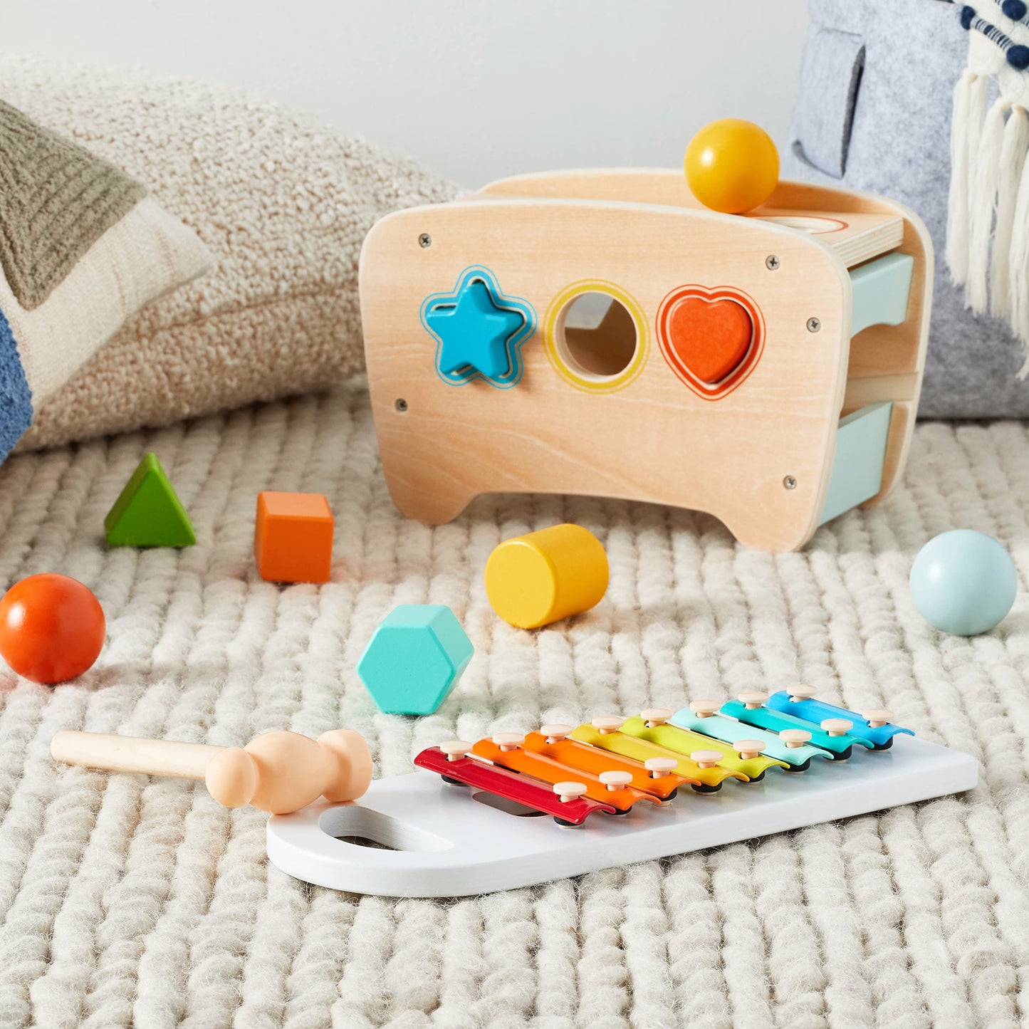 Amazon Basics Banco musical con xilófono y clasificador de formas, regalo para ne 18 meses. niño niña bebé, 11.6 x 5.2 x 6.3 pulgadas, multicolor
