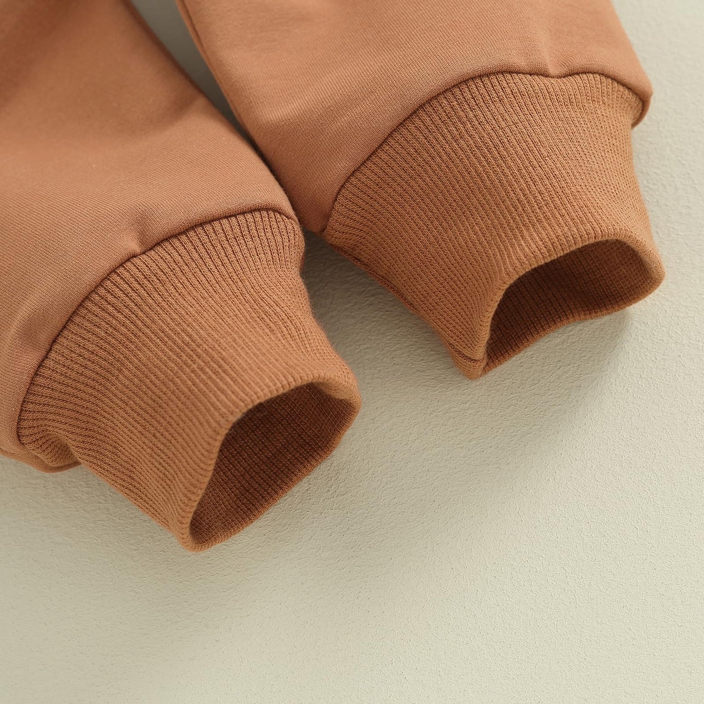 Kupretty Conjunto de sudadera de manga larga con bloques de color y pantalones deportivos para bebé niño