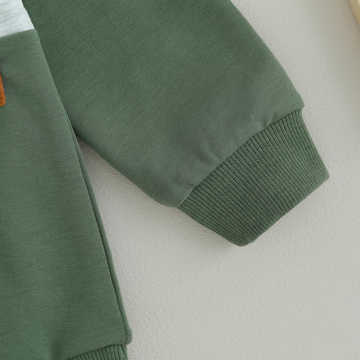 Kupretty Conjunto de sudadera de manga larga con bloques de color y pantalones deportivos para bebé niño