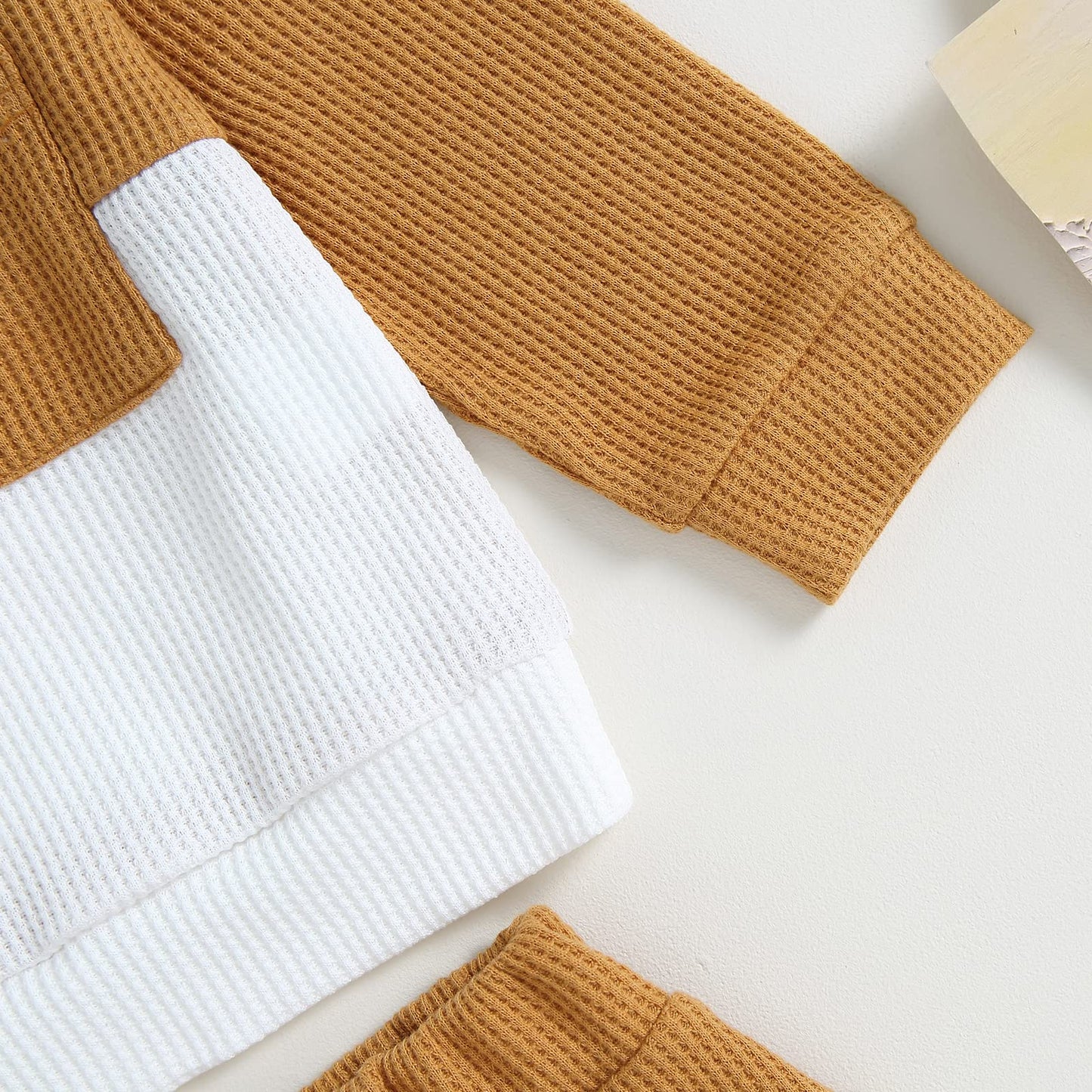 Kupretty Conjunto de sudadera de manga larga con bloques de color y pantalones deportivos para bebé niño