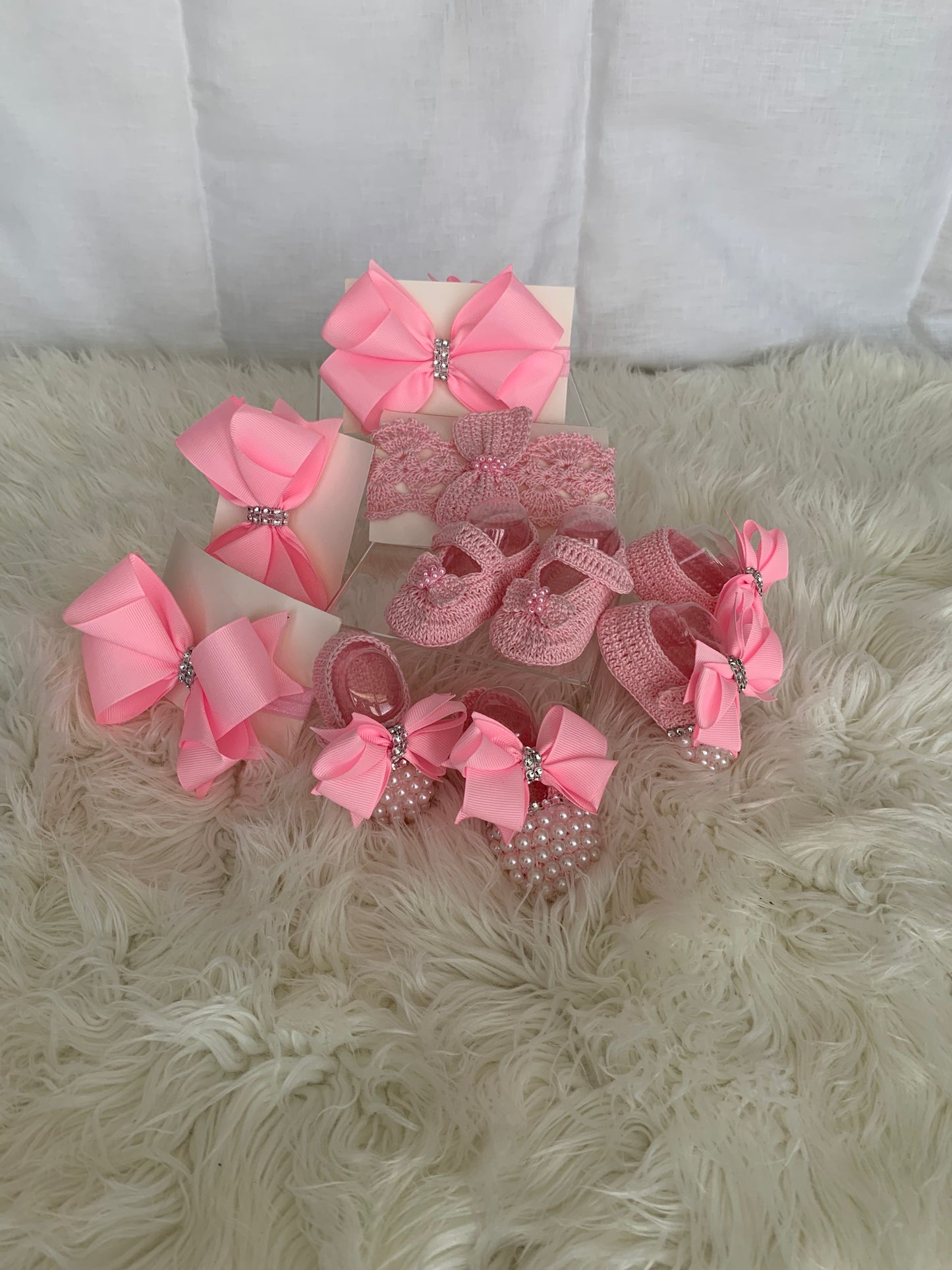 Set de Sandalias y Lazos Rosados ​​para niña