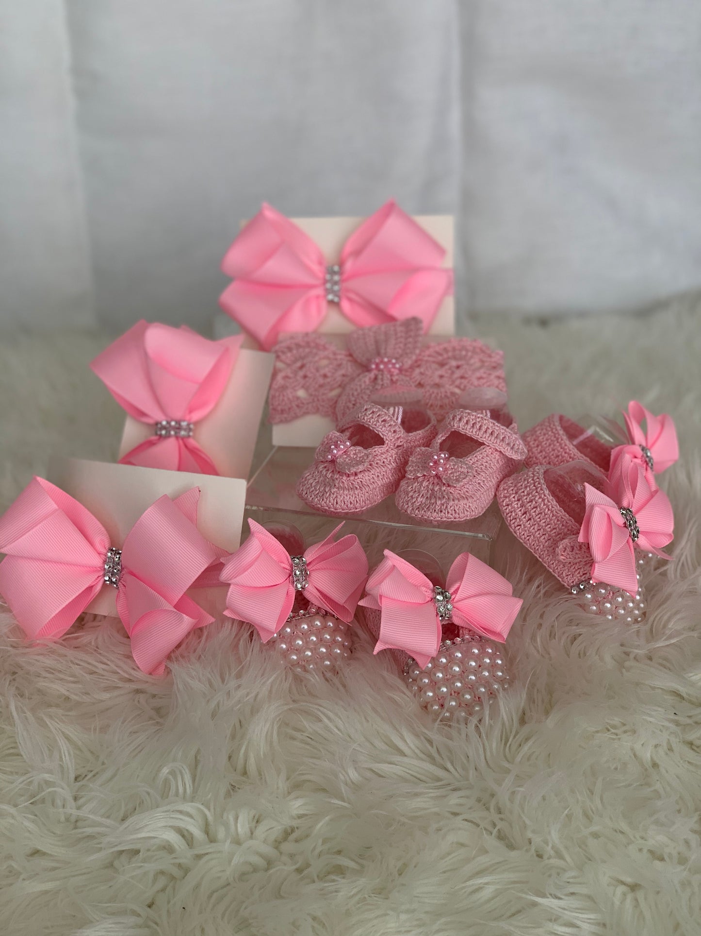 Set de Sandalias y Lazos Rosados ​​para niña