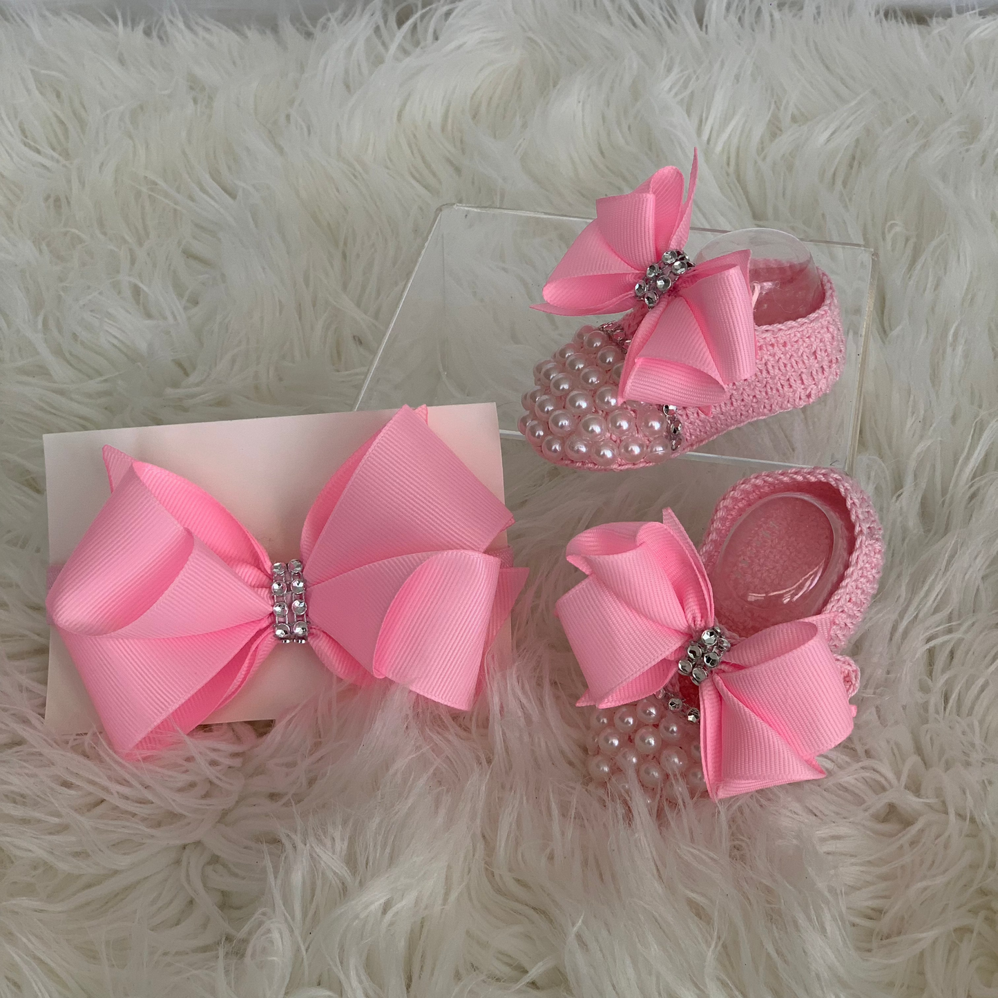 Set de Sandalias y Lazos Rosados ​​para niña