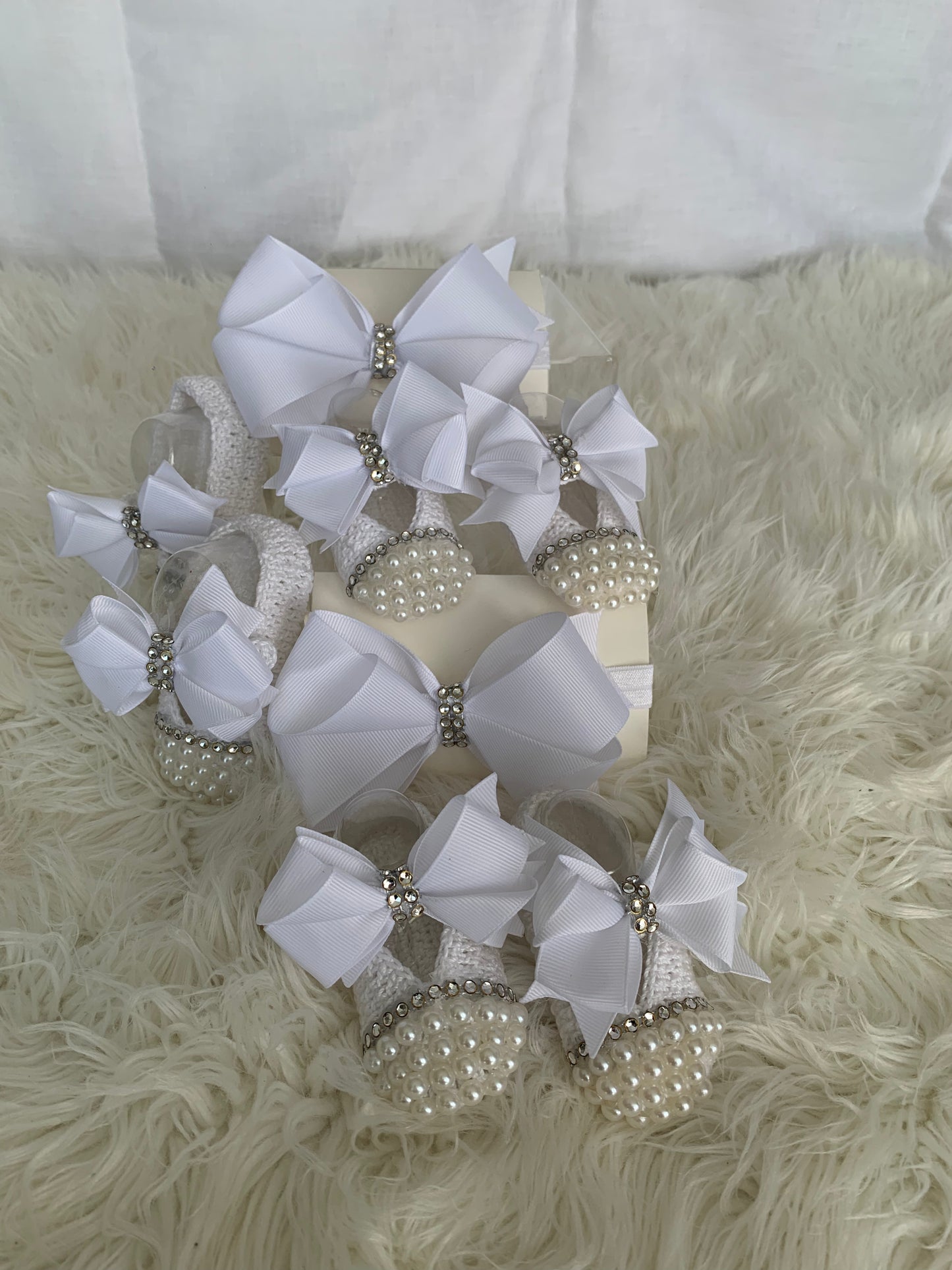 Conjunto de Lazos y Sandalias para niña