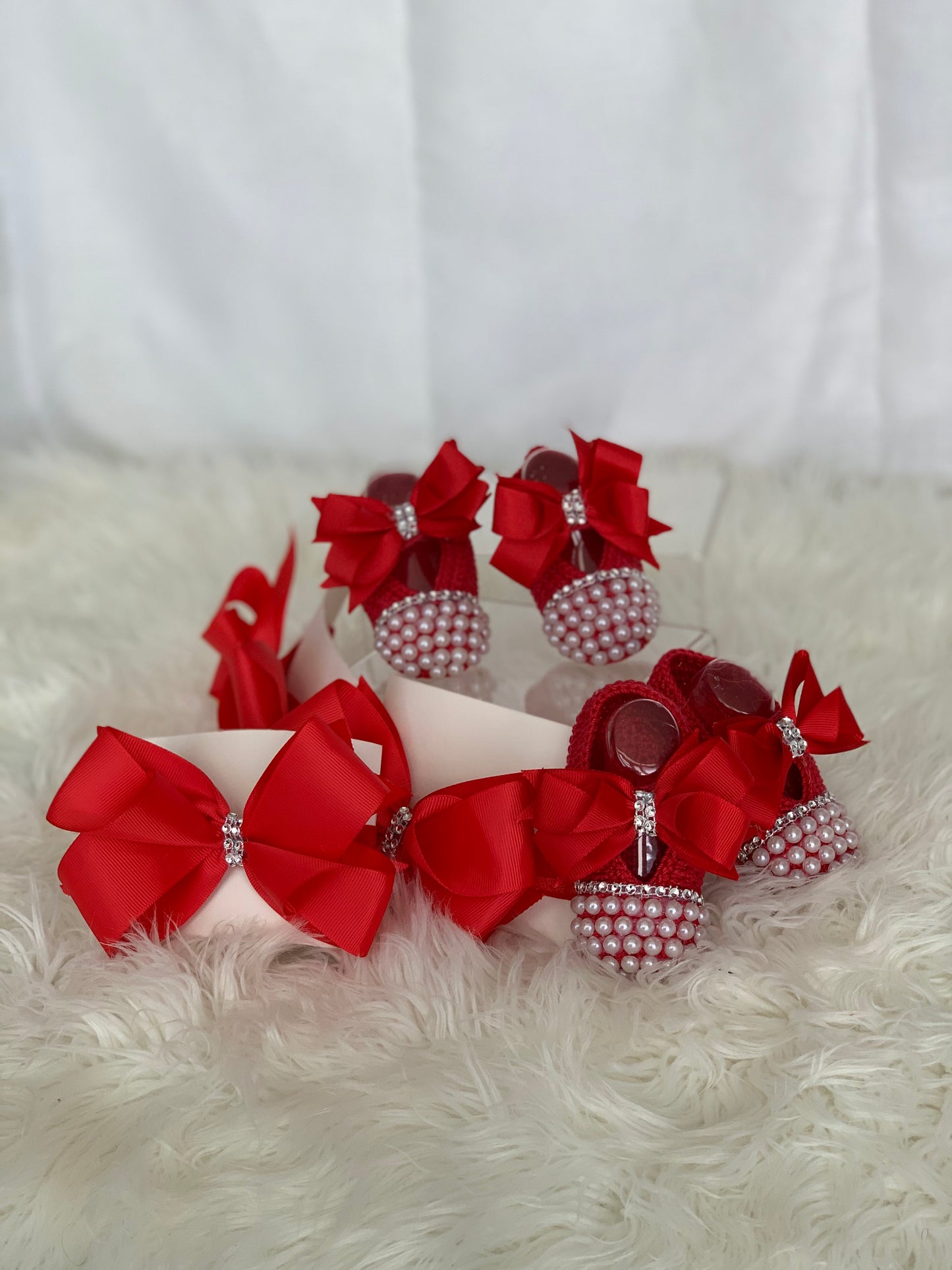 Sandalias con perlas y Lazos Rojos  para bebe de 0-3 y 3-6 meses