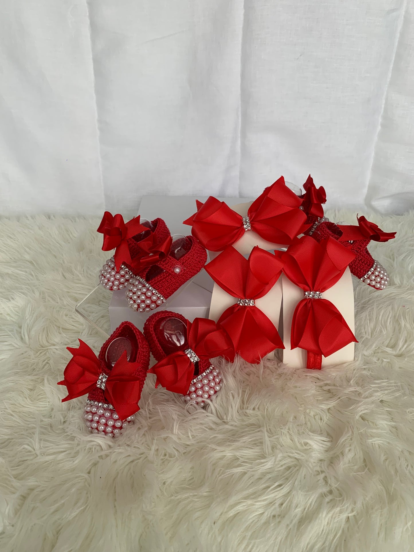 Sandalias con perlas y Lazos Rojos  para bebe de 0-3 y 3-6 meses
