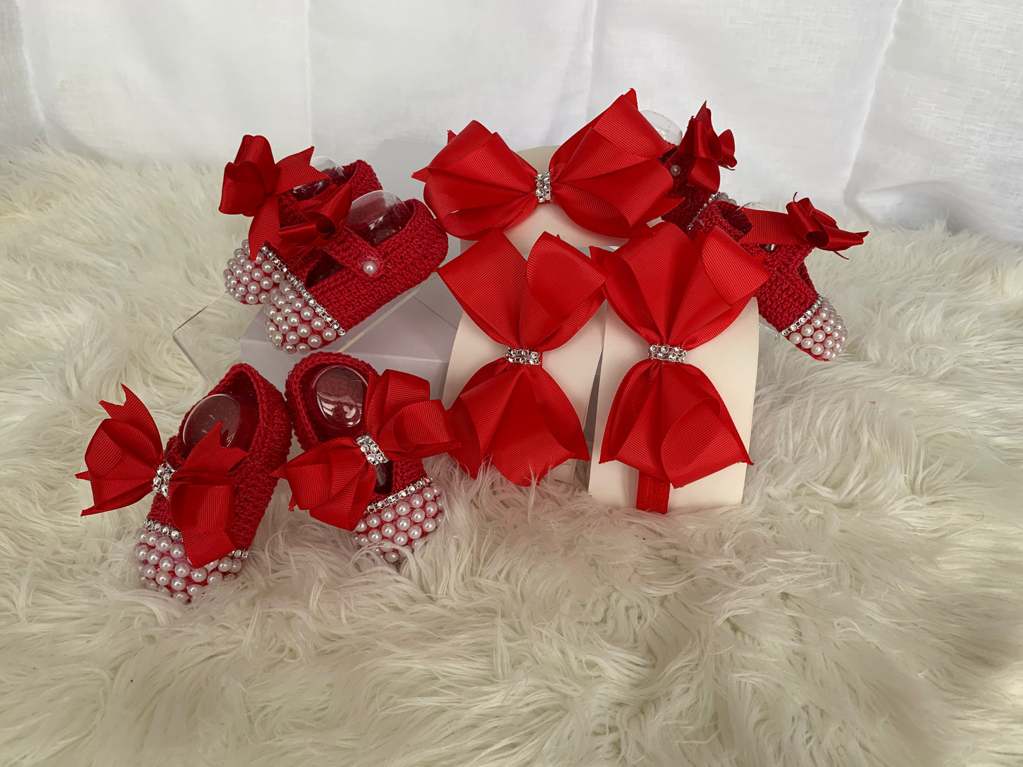 Sandalias con perlas y Lazos Rojos  para bebe de 0-3 y 3-6 meses